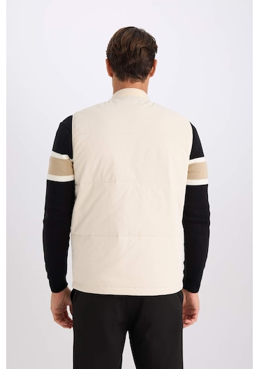 DeFacto Regular Fit Kolej Yaka Fermuarlı Çift Cepli Mevsimlik Hafif İnce Bomber Şişme Yelek D6287AX25SPER83