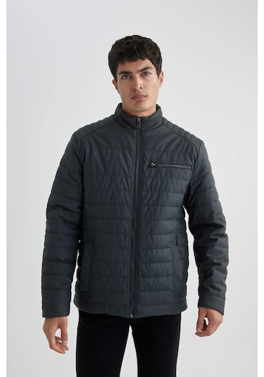 DeFacto Su İtici Slim Fit Suni Deri Mont Dar Kesim Dik Yaka Fermuarlı Cepli B3568AX24SPAR231 DeFacto Su İtici Slim Fit Suni Deri Mont Dar Kesim Dik Yaka Fermuarlı Cepli B3568AX24SPAR231