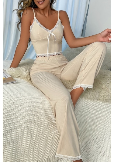 Merry See Askılı Dantel İşlemeli Şık Pijama Takımı Krem