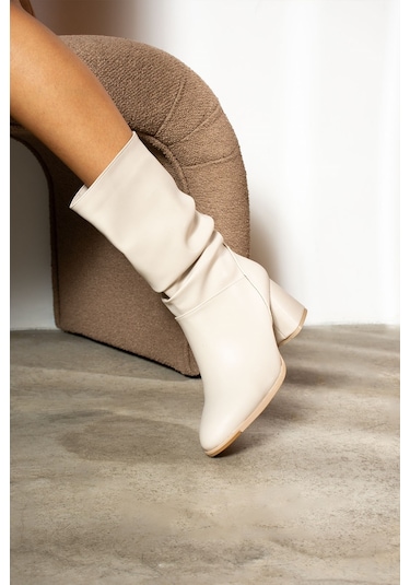 Günlük Kadın Dizaltı Çizme Körüklü Kalın Yüksek Topuklu Fermuarsız Tay Tüylü Astar Bot Bootie 2430 Bej