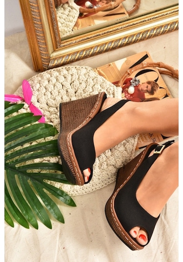 Fox Shoes Siyah Keten Dolgu Topuklu Kadın Ayakkabı K674040705