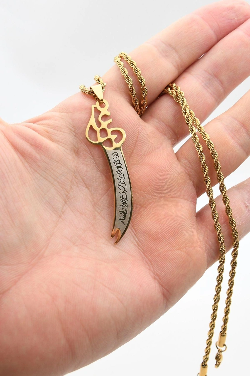 La Feta İlla Ali La Seyfe İlla Zülfikar Yazlı Kolye Paslanmaz Çelik Zincir Altın Kaplama 3mm 902307 Altın
