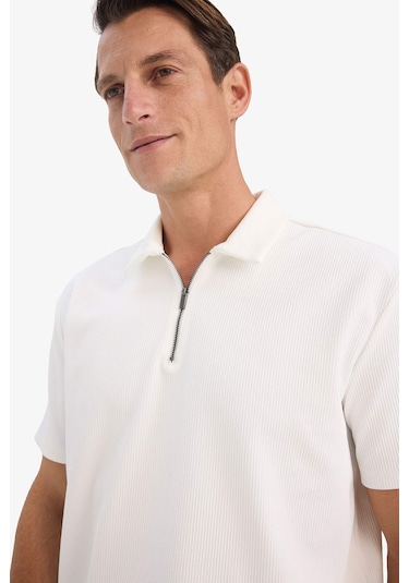 DeFacto Regular Fit Polo Yaka Yarım Fermuarlı Kısa Kollu Pilise Beyaz Tişört B7355AX25SPWT32