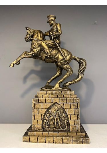 Peramari Atatürk Heykeli Gold