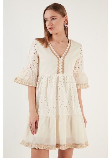 Lela Pamuklu Volanlı Güpür Detaylı Fistolu Mini Bayan Elbise 6531617 Ekru