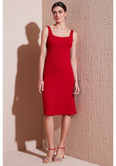 Lela Streç Slim Fit Kare Yaka Kalın Askılı Midi Boy Bayan Elbise 5866102 Kırmızı