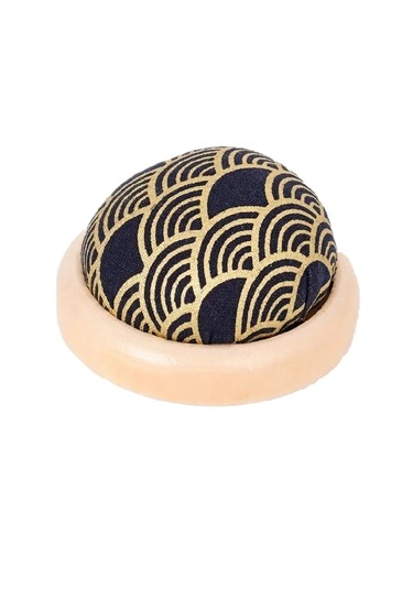 Lacivert Desenli El Yapımı Yastıklı Masa Üstü Ahşap Tabanlı Terzi Iğnedanlık