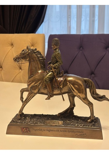 Wise Ofis Masaüstü Atatürk Atlı Heykeli 28,5 9,5 26,5 Cm