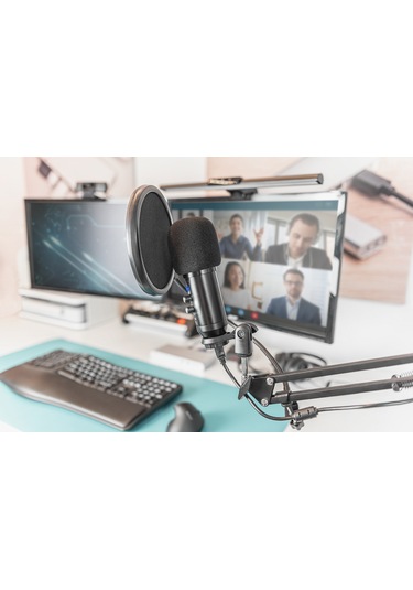 Mikrofon Standı Ve Diğer Aksesuarlar İle Plug & Play Tak Ve Kull