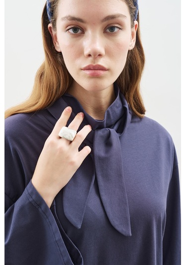 Yüksek Yaka Bağlamalı Bluz Lacivert Lacivert