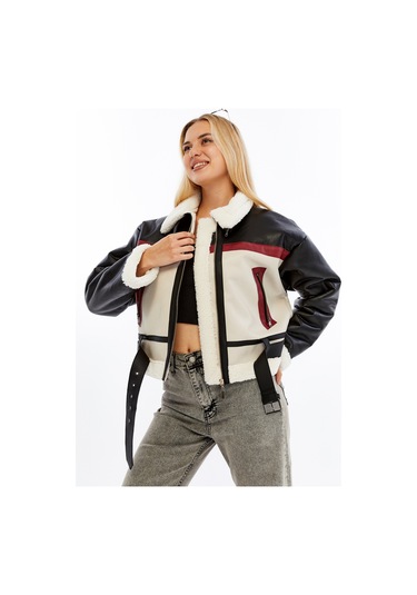 Kadın Beyaz Kürklü Tokalı Crop Mont Beyaz