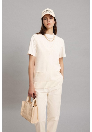 Defacto Regular Fit V Yaka Triko Süveter B8371AX24SPER133 Ekru