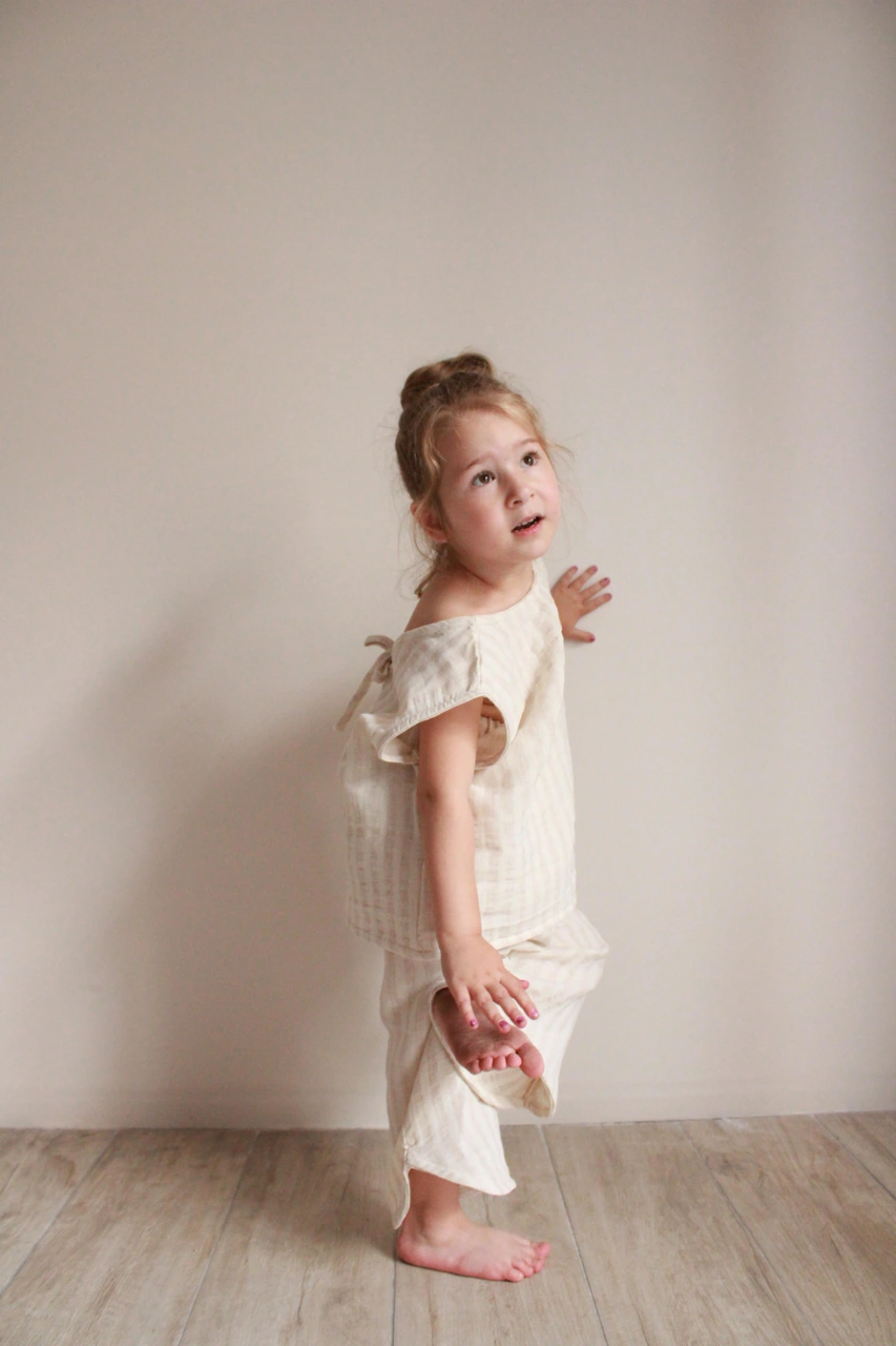 Bej Çizgili Sırt Detaylı Müslin Takım Bej