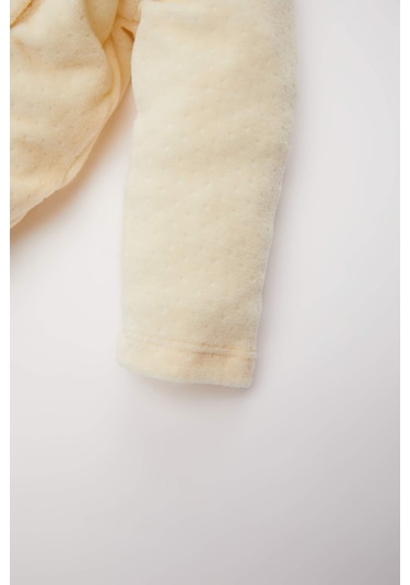 DeFacto Erkek Bebek Yenidoğan Yılbaşı Temalı Uzun Kollu Çıtçıtlı Kadife Tulum D6510A524WNER233 Ekru DeFacto Erkek Bebek Yenidoğan Yılbaşı Temalı Uzun Kollu Çıtçıtlı Kadife Tulum D6510A524WNER233 Ekru