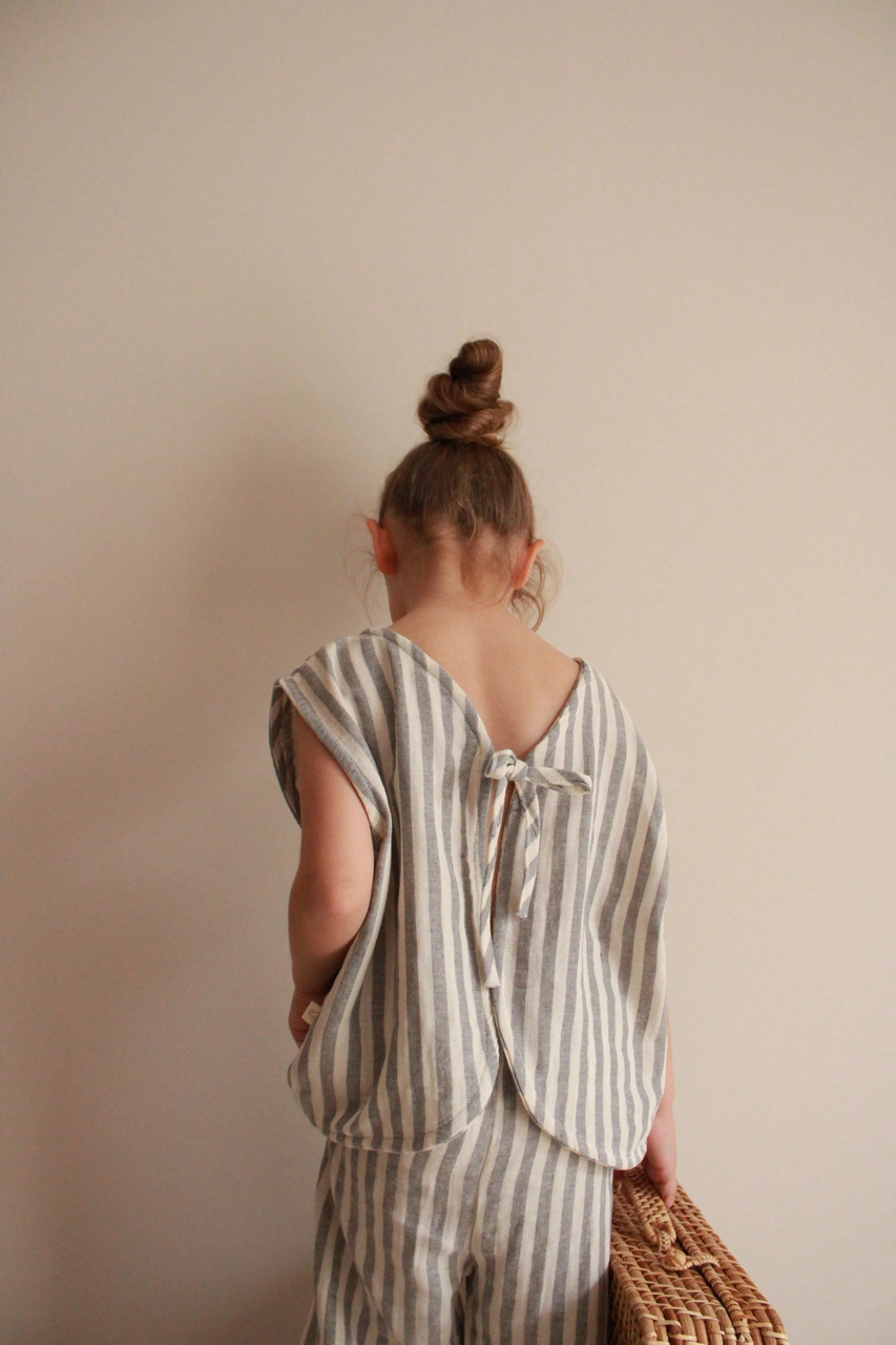 Gri Çizgili Sırt Detaylı Müslin Takım Gri