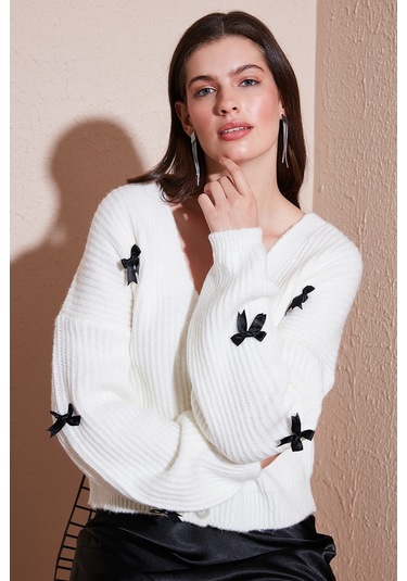 Lela Oversize Fit V Yaka Fiyonk Detaylı Düğmeli Bayan Hırka 4615577 Ekru