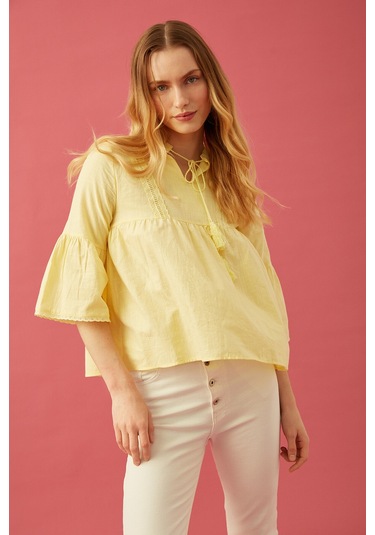 Volanlı Yaka Bağlamalı Sarı Bluz Sari