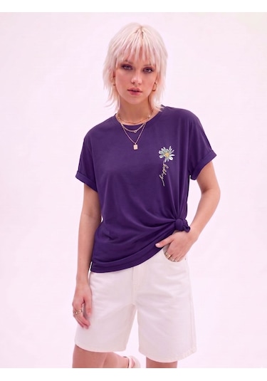 Kadın Mor Papatya Baskı Regular Fit Tişört