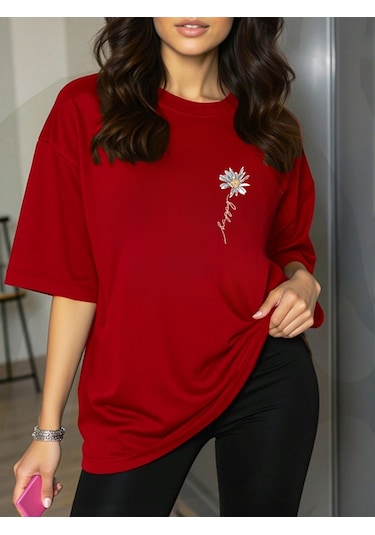 Kadın Kırmızı Papatya Baskı Regular Fit Tişört