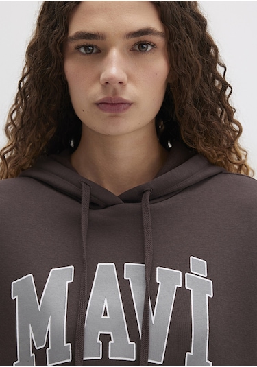 Mavi - Mavi Logo Baskılı Kapüşonlu Kahverengi Sweatshirt 1600361-70222 Kahverengi