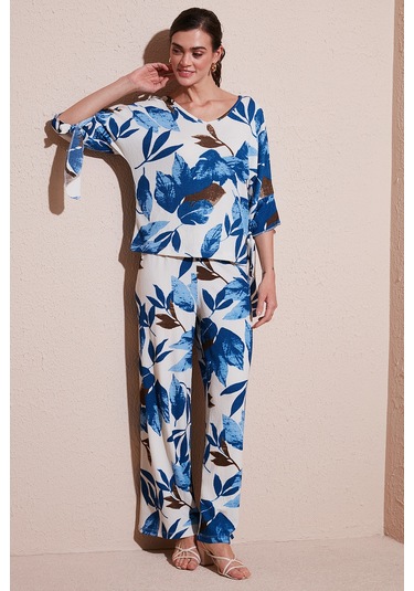 Lela Desenli Regular Fit Truvakar Kol V Yaka Alt-Üst Bayan Takım 5865357 Saks