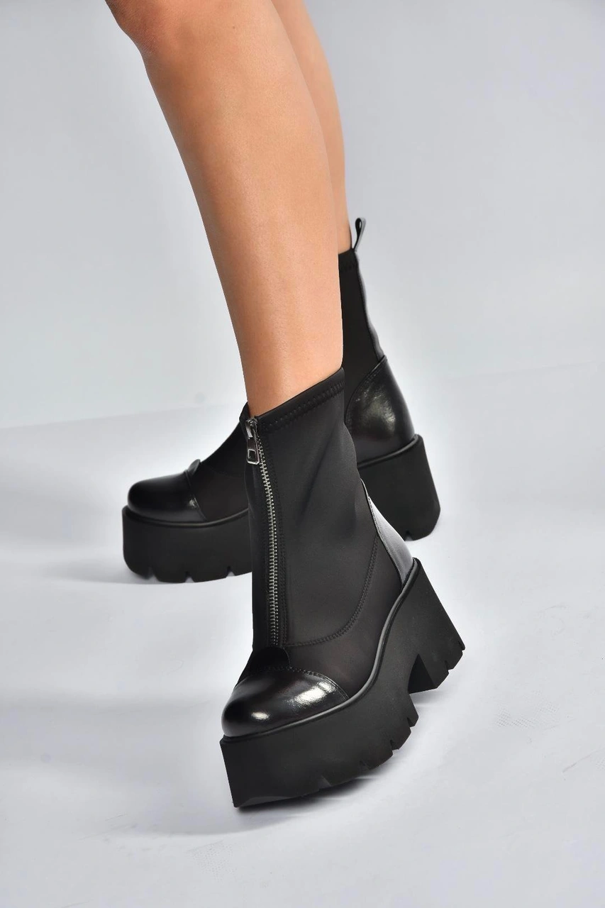 V820008604 Siyah Kumaş Kalın Tabanlı Fermuarlı Kadın Bot Siyah-Kumaş