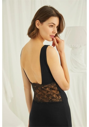 Monamise 18461 Kadın Siyah Kalın Askılı Göğüs Ve Sırt Dekolteli Dantelli Yırtmaçlı Gecelik -siyah Siyah