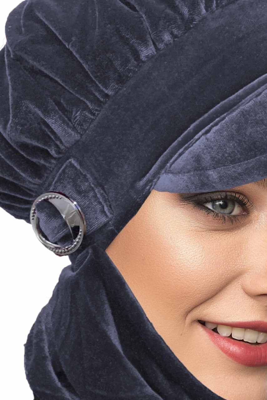 Kadife Şapka Atkılı Toka Detaylı Füme Hazır Türban Tesettür Bone Füme