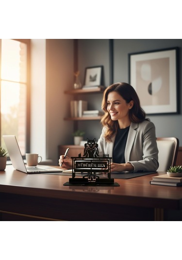 Müdürüm Ben Yazılı Kedi Figürlü Metal Masaüstü Dekor