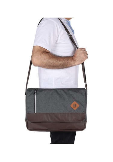 STRONG 15.6 İNCH Laptop Bölmeli Omuz Askılı Postacı Çantası KFT04 FÜME Çok Renkli