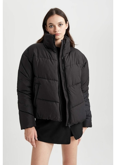 Defacto Su İtici Şişme Mont Oversize Geniş Kalıp Dik Yaka Fermuarlı Cepli Kapitoneli A3631AX23WNBK27 Siyah