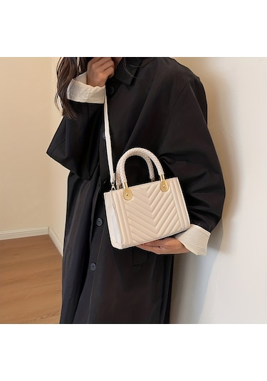 Klasik Kapitone Detaylı Kare Bayan Çanta