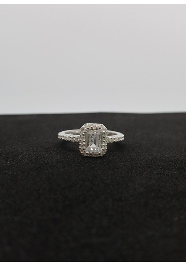 925 Ayar Gümüş Baget Taşlı Kadın Yüzük - Şık Ve Zarif Tasarım" Gümüş