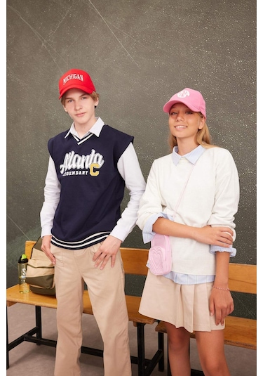 Defacto Erkek Çocuk V Yaka Yazı Baskılı Kalın Süveter C9283A824AUNV245 Defacto Erkek Çocuk V Yaka Yazı Baskılı Kalın Süveter C9283A824AUNV245