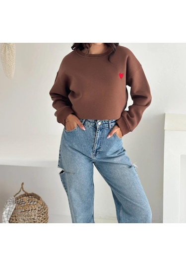 İs Berceste Kadın Bisiklet Yaka Kalp Nakışlı 3 İplik Şardonlu Sweatshirt Kahverengi