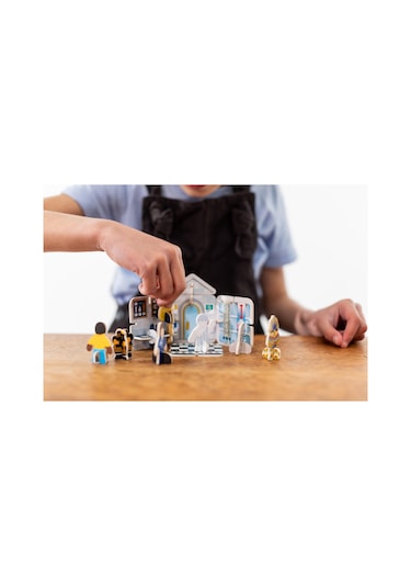 Playpress - Story Playset - Mini Museum