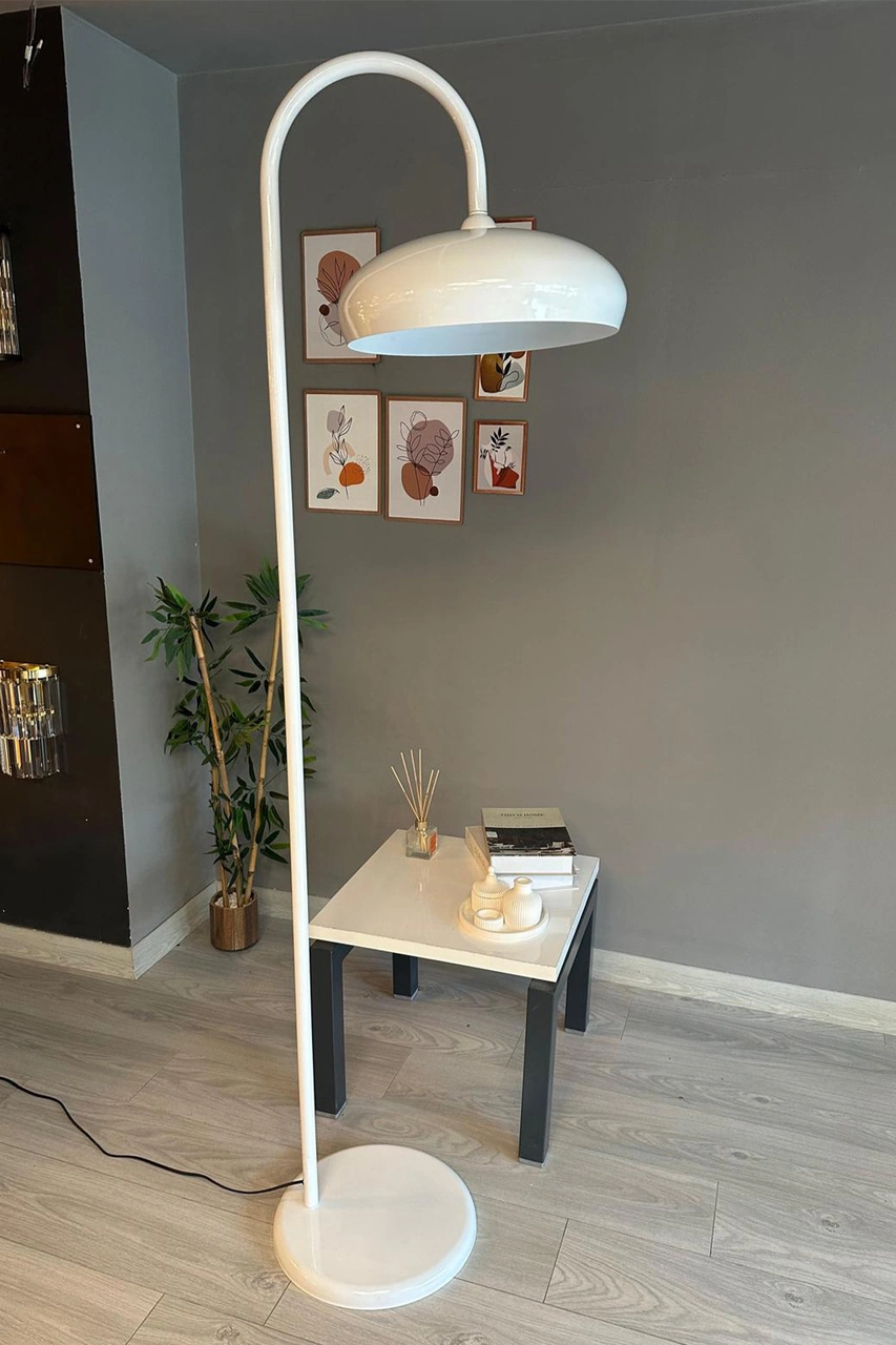 Beyaz Lambader Modern Dekoratif Metal Oturma Odası Çalışma Odası Zemin Lambası Beyaz