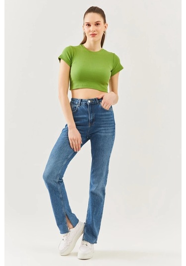 Kadın Kısa Kol Bisiklet Yaka Vücuda Oturan %100 Pamuklu Kaşkorse Esnek Crop Bluz Çimen Yeşili