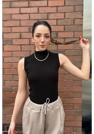 Kolsuz Dik Yaka Body