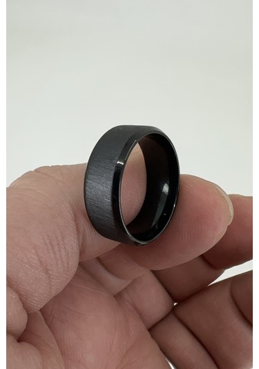 Takı Dükkanı Kişiye Özel İsim Yazılı Köşeli 8mm Mat Fırçalanmış Düz Unisex Çelik Yüzük Alyans Cl48y Siyah