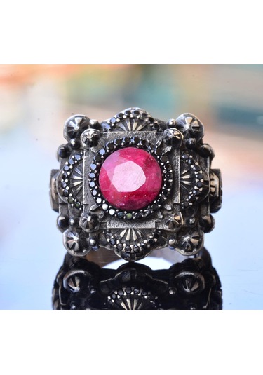 Erkekler İçin Lüks 925 Ayar Gümüş Yüzük - Yakut Taşlı - Zarif Ve Görkemli Tasarım Gümüş