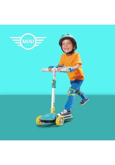 Lisanslı 3 Tekerlekli Katlanabilir Ayarlanabilir Işıklı 50 Kg Taşıma Kapasiteli Scooter Yeşil