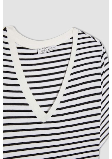 Defacto Regular Fit V Yaka Çizgili Kısa Kollu Tişört X2715AZ24SMBK81 Siyah Defacto Regular Fit V Yaka Çizgili Kısa Kollu Tişört X2715AZ24SMBK81 Siyah