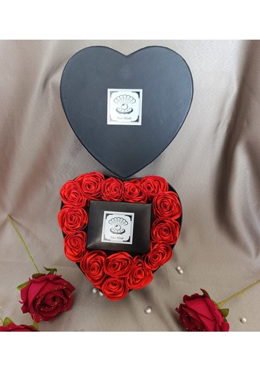 Kutuda Solmayan Güller 14 Adet Yapay Gül Kırmızı Aksesuar Hediyelik Kutulu Siyah Kutu Gül Kutusu