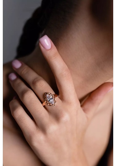 Lamponi 925 Gümüş Üzerine Büyük Taşlı Suni Pırlanta Kaplama Yüzük 184022111 Altın