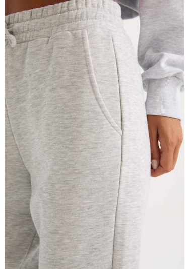 DeFacto Standart Fit Kalın Jogger Eşofman Altı Bel Paça Lastikli Basic Düz Uzun Boy S7370AZ24WNGR256 DeFacto Standart Fit Kalın Jogger Eşofman Altı Bel Paça Lastikli Basic Düz Uzun Boy S7370AZ24WNGR256