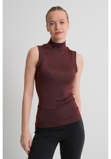 Alexandergardı Dik Yaka Kolsuz Kadın Bluz Kahverengi