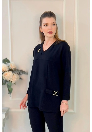 Yakası Toka Detaylı Parçalı Bluz Siyah