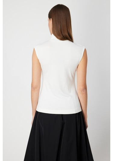 On Kadın Dik Yaka Kolsuz Basic Bluz 61432 Ekru Ekru