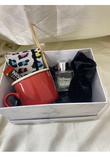 Kırmızı Kupa Kahve Hediye Kutusu Mumlu Hediye Seti Şık Ve Özel Hediye Kadın & Erkek İçin Özel Kutulu Hediye -